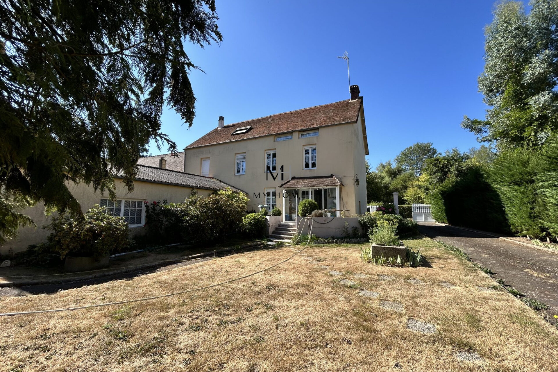 Maison 7 pièces 181 m² · à Sées · 181 m² · 210 000 €